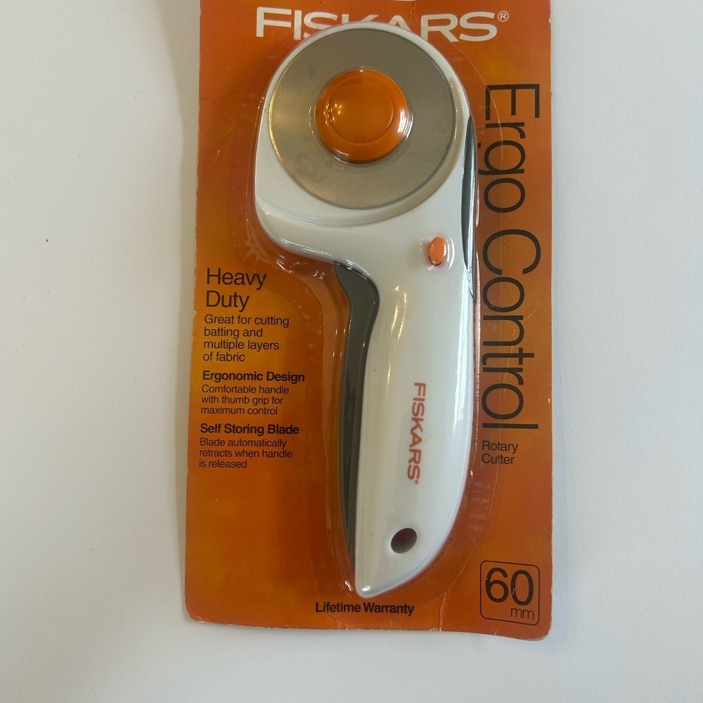 Fiskars 60mm Ergo Control Rotary Cutter Heavy Duty Self-Retracting Blade NEW - Picture 2 of 3